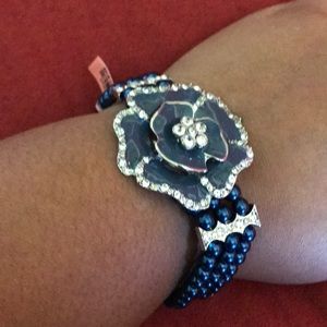 Blue floral bead bracelet NWT